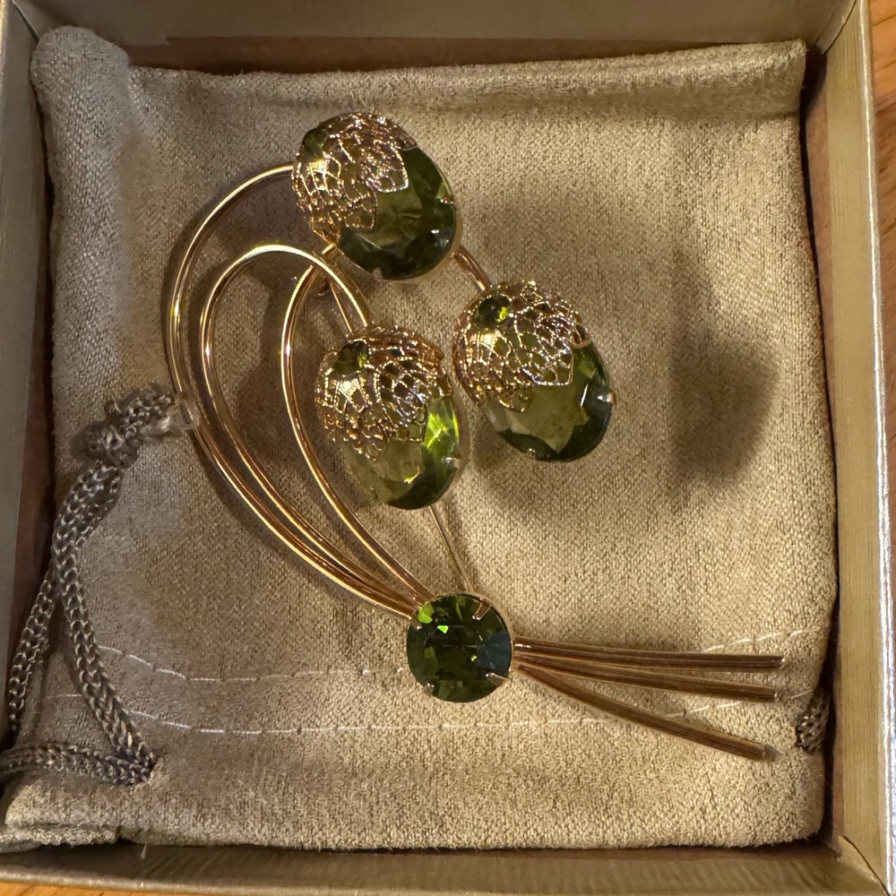 Sarah Coventry vintage pin